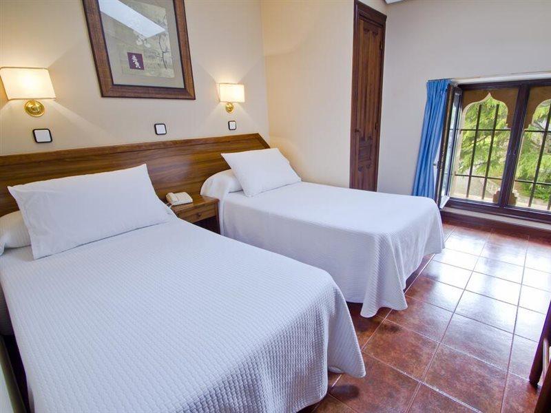Apartamentos Capriccio Santillana del Mar Exterior photo