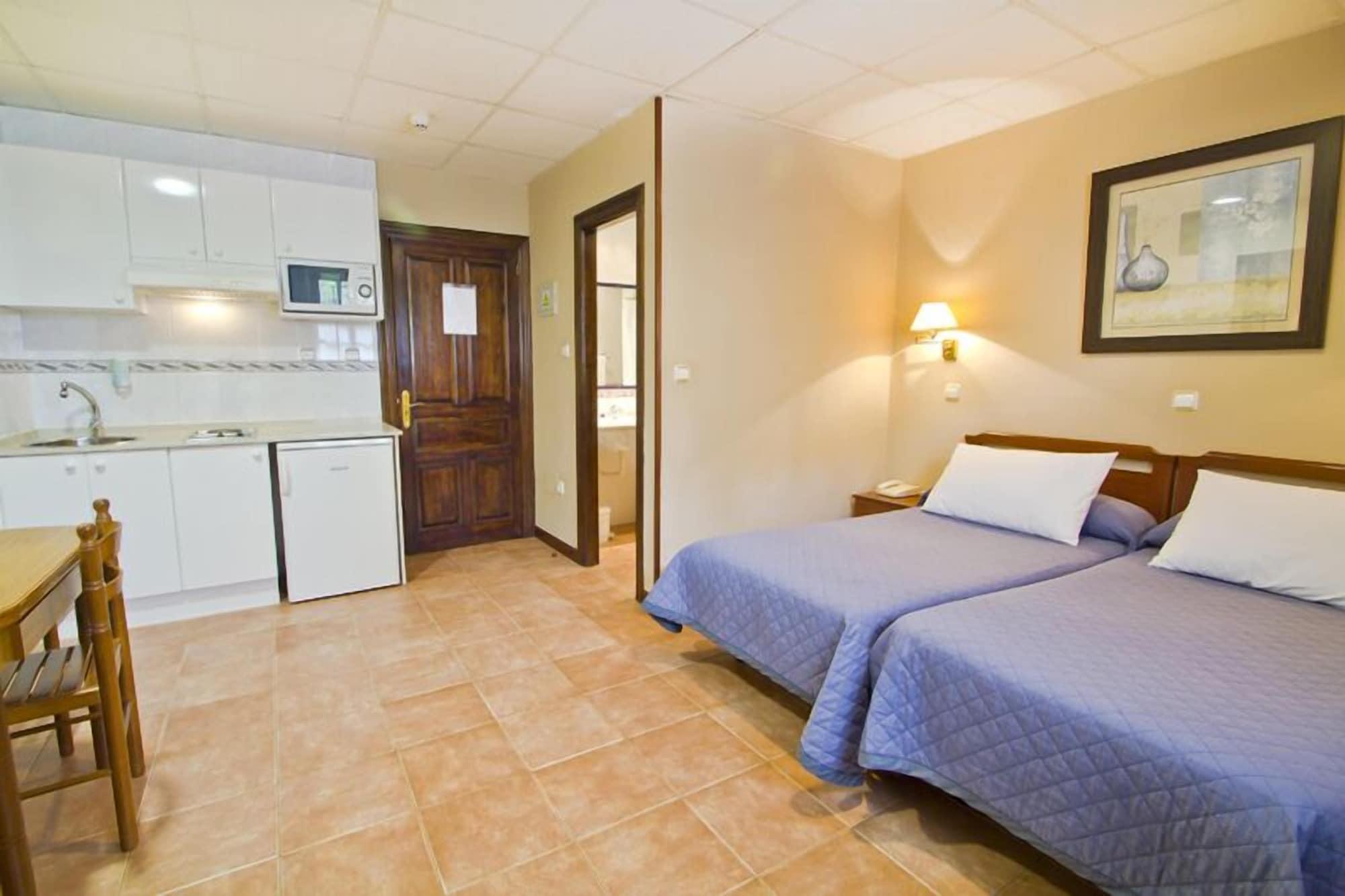 Apartamentos Capriccio Santillana del Mar Exterior photo