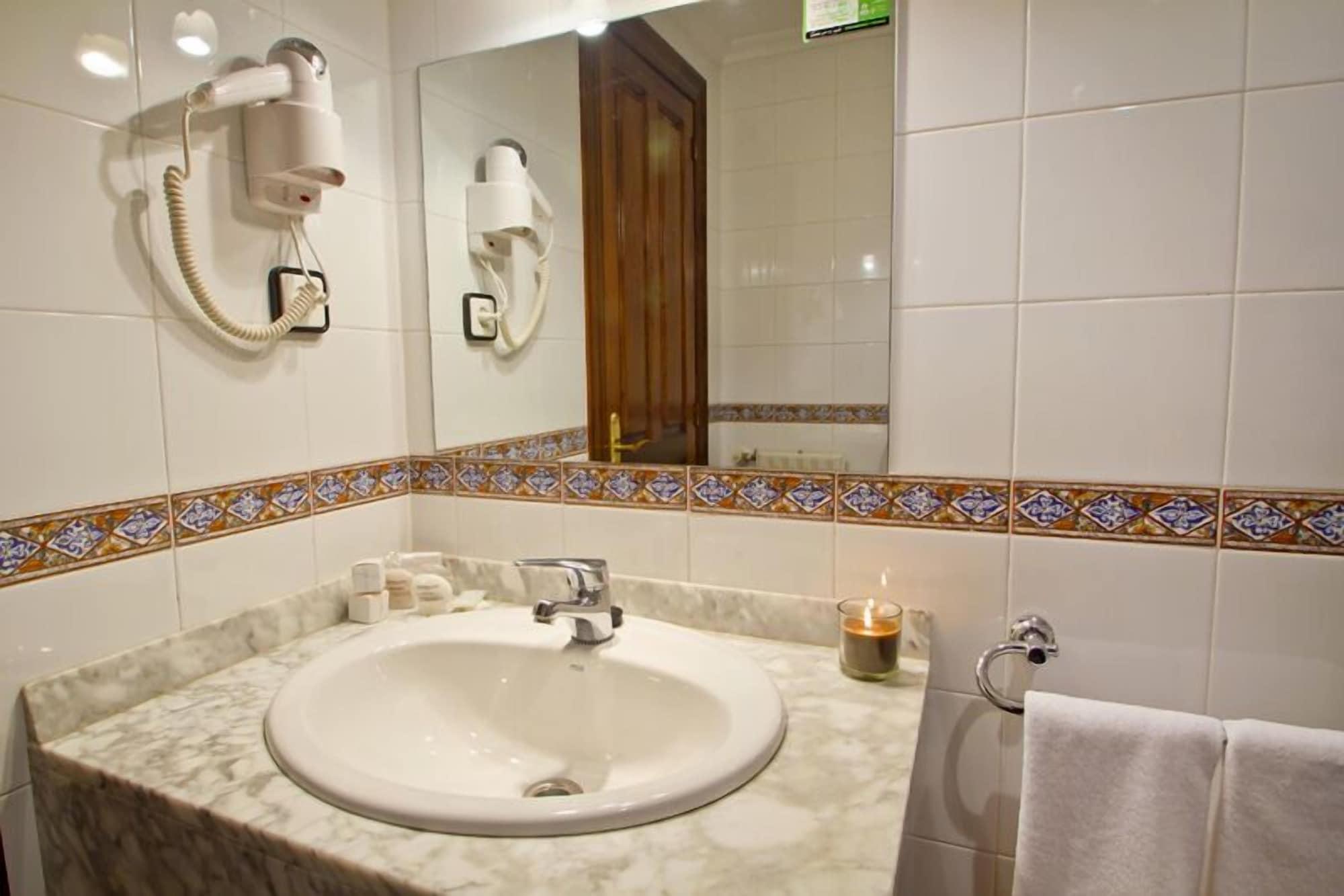 Apartamentos Capriccio Santillana del Mar Exterior photo