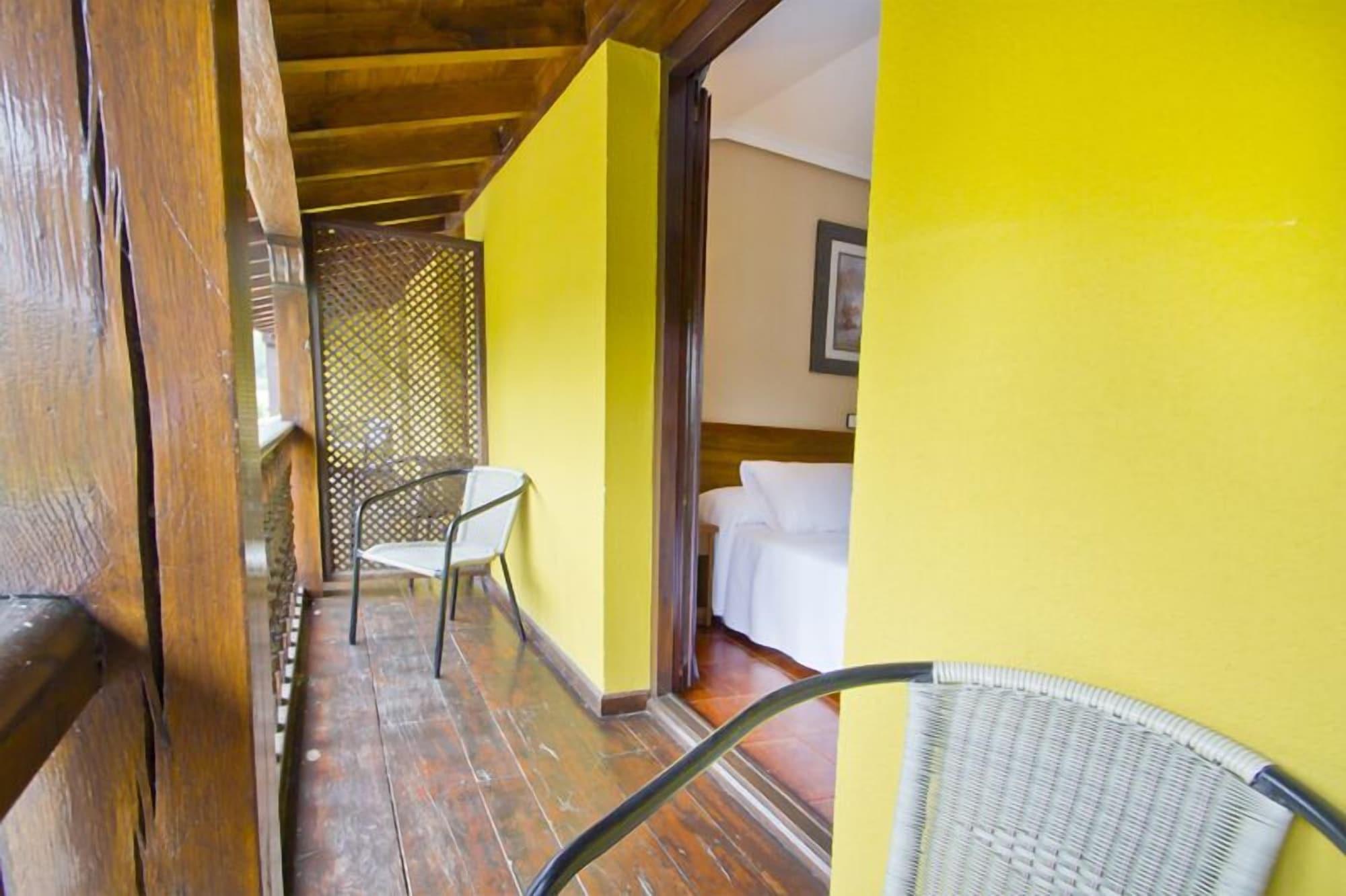 Apartamentos Capriccio Santillana del Mar Exterior photo