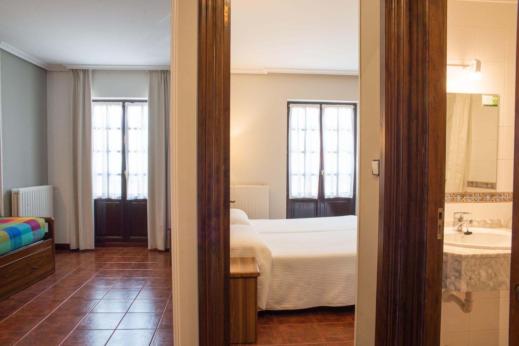 Apartamentos Capriccio Santillana del Mar Exterior photo