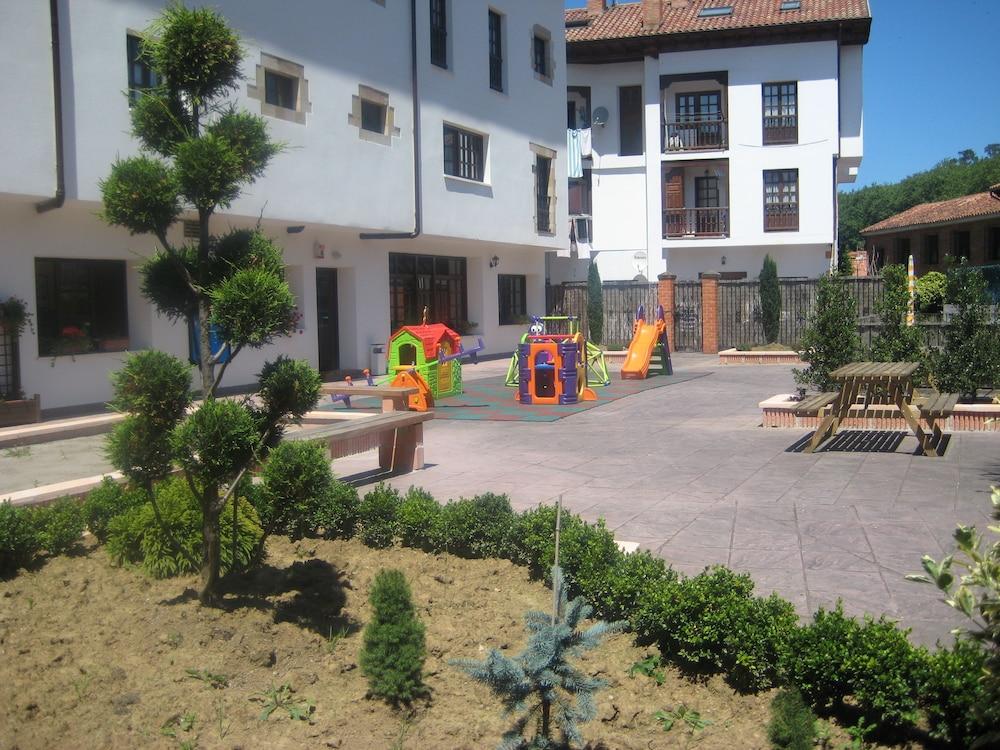 Apartamentos Capriccio Santillana del Mar Exterior photo