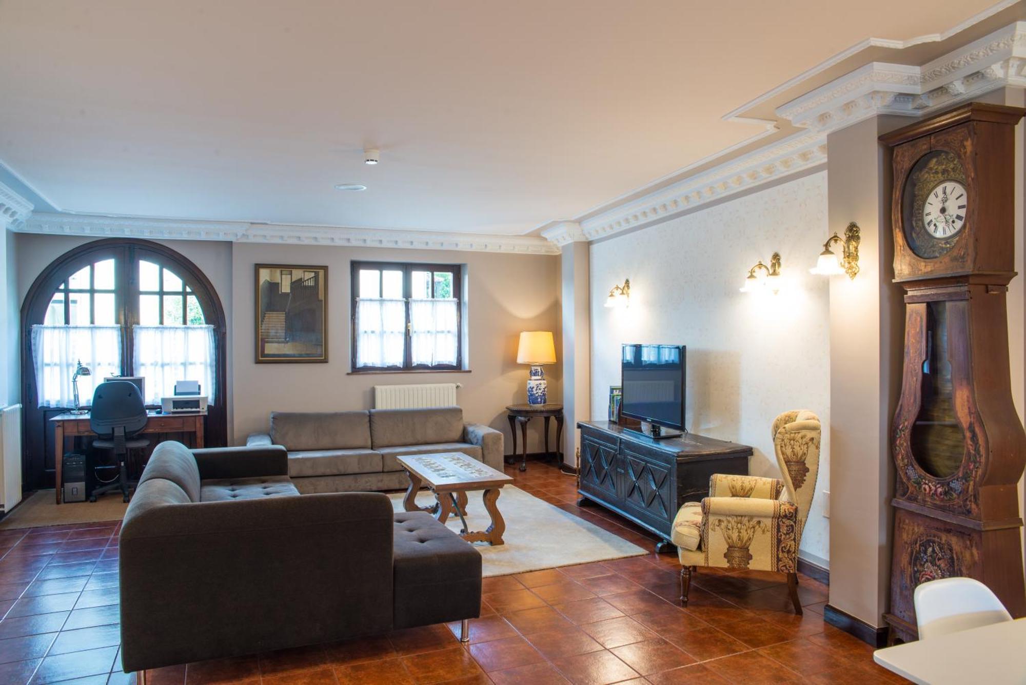 Apartamentos Capriccio Santillana del Mar Exterior photo