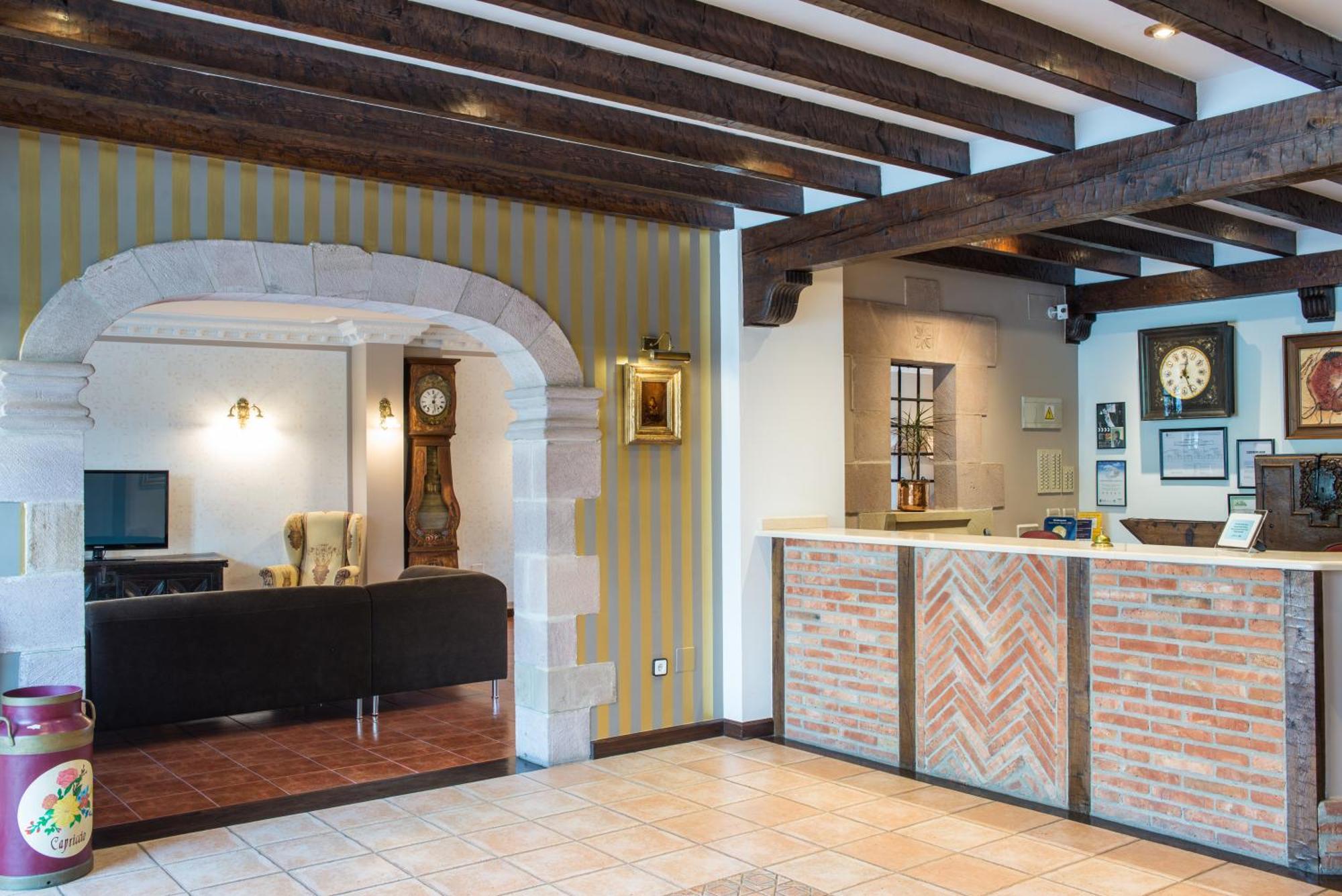 Apartamentos Capriccio Santillana del Mar Exterior photo