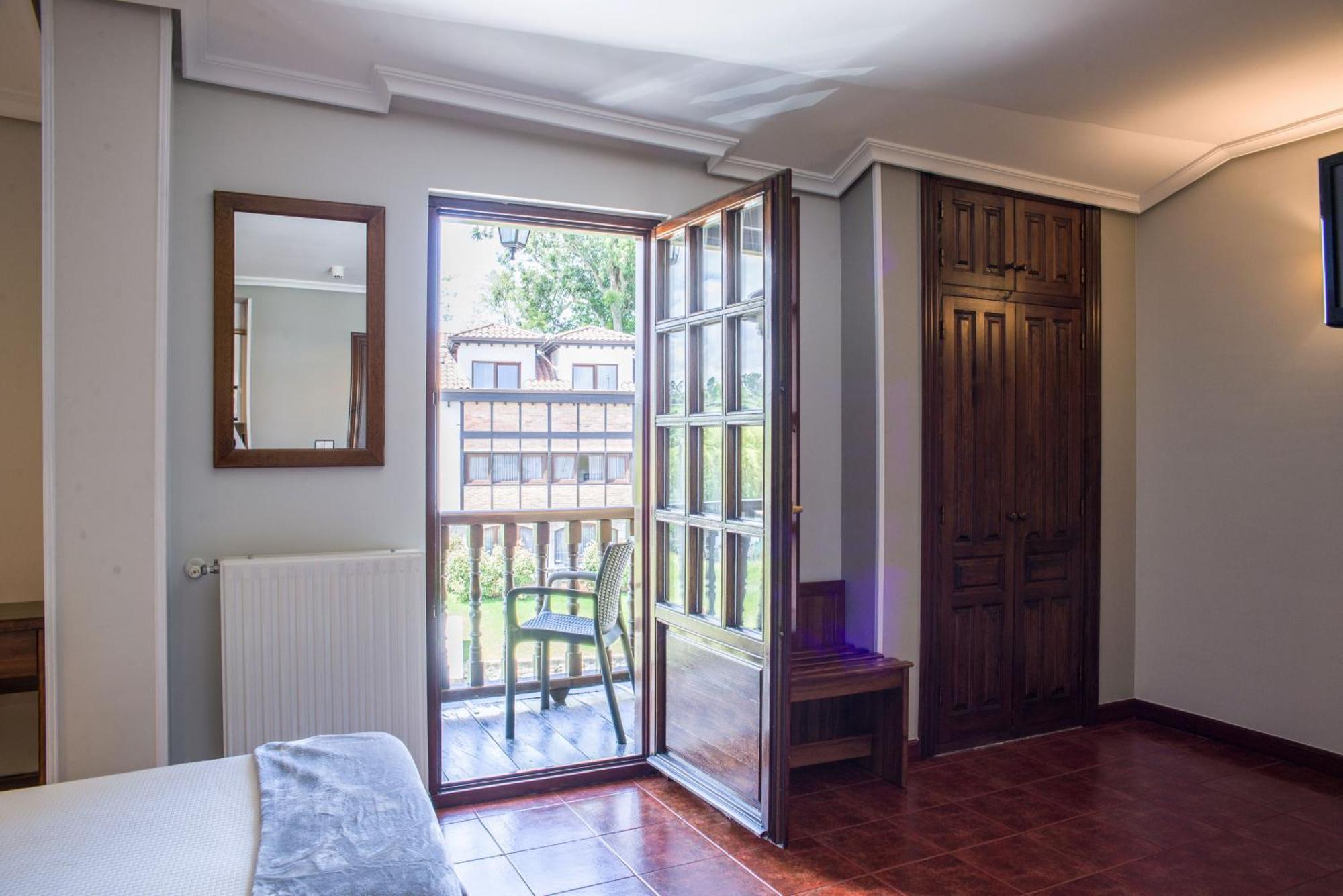 Apartamentos Capriccio Santillana del Mar Exterior photo