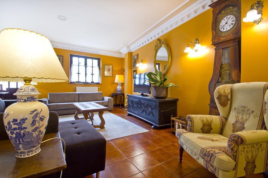Apartamentos Capriccio Santillana del Mar Exterior photo
